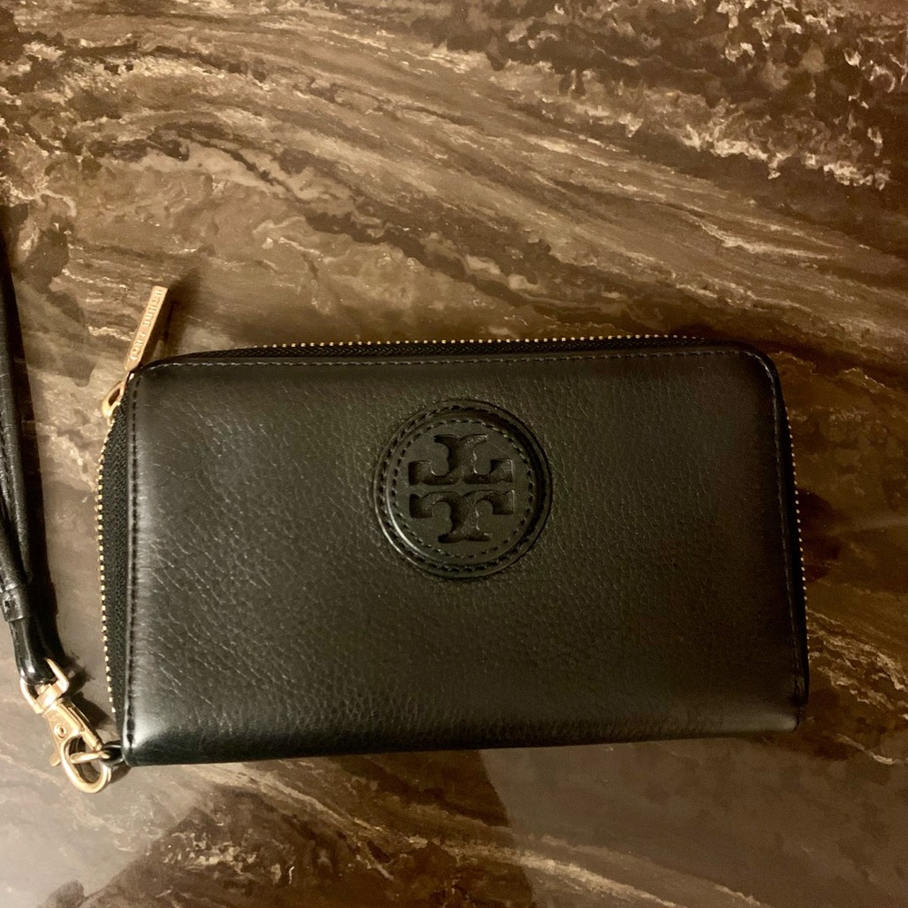 Tory Burch card holder wristlet! Excellent condition! 🖤